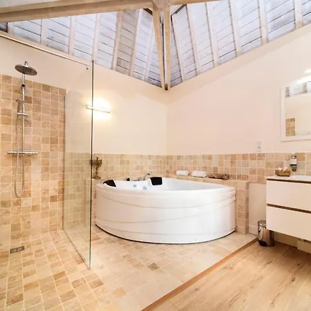 La Cressonniere Avec 150m2 D'espace Bien-etre A Privatiser ! Le Luxe En Toute Intimite *